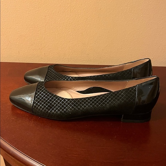 BeautiFeel Black Patent Leather/Suede Flats - Picture 3 of 10